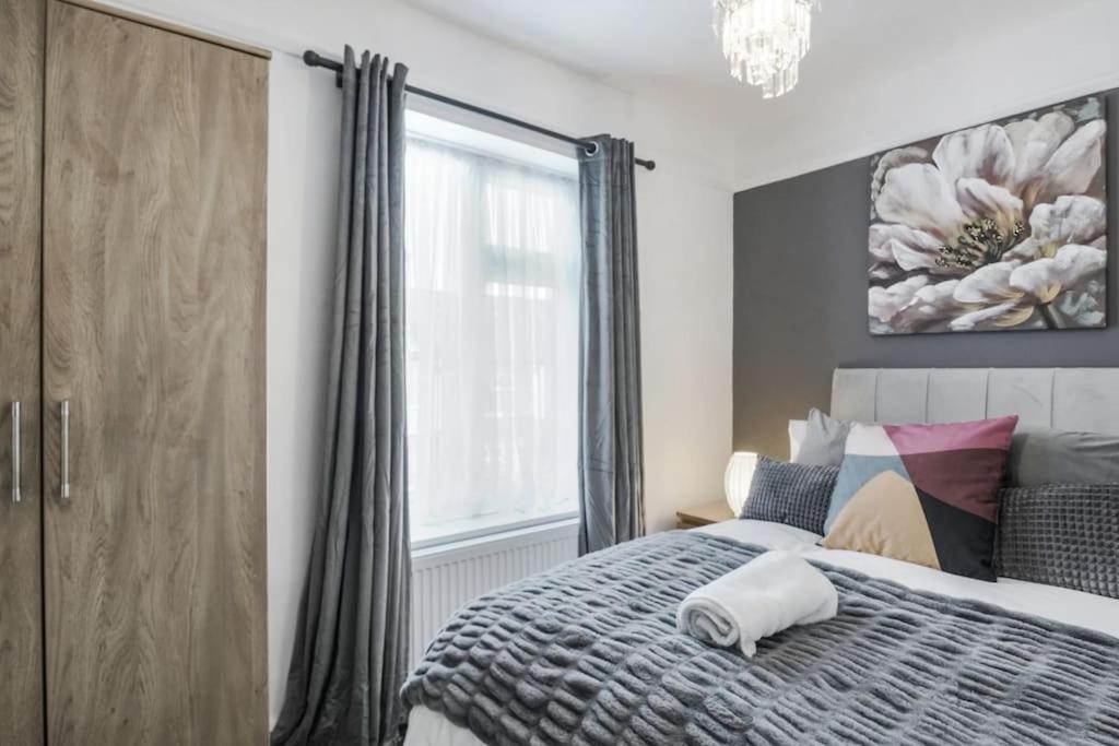 4 Bed Flat Sleeps Up To 9 Close To Brixton Apartment London