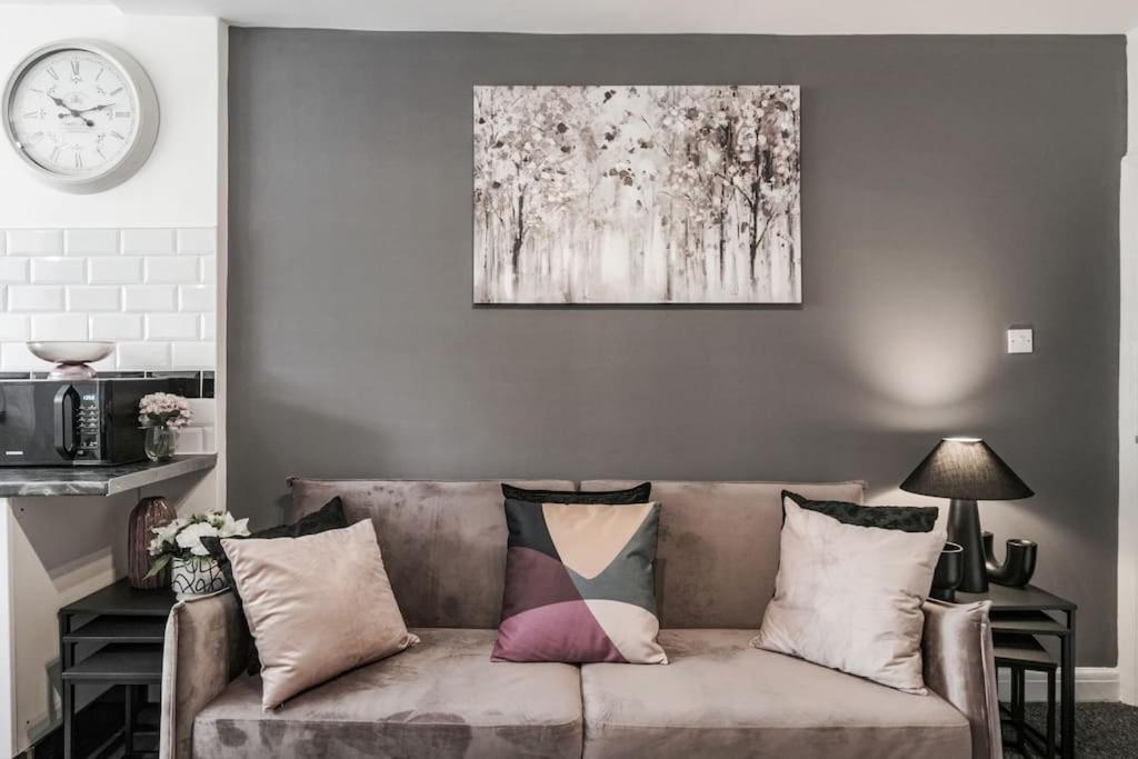 Appartamento 4 Bed Flat Sleeps Up To 9 Close To Brixton Londra