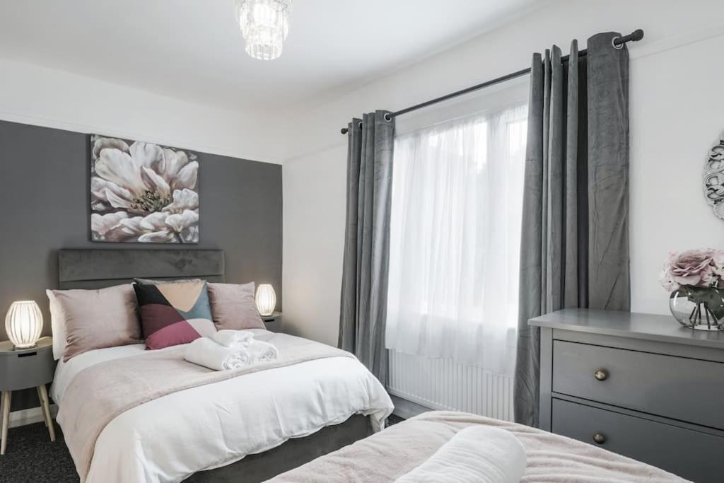 Appartamento 4 Bed Flat Sleeps Up To 9 Close To Brixton Londra