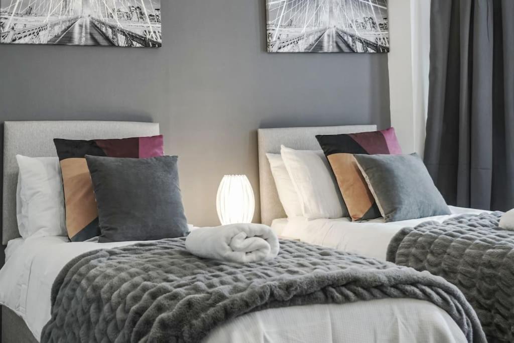 Appartamento 4 Bed Flat Sleeps Up To 9 Close To Brixton Londra